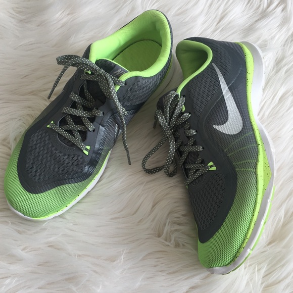 Nike Shoes - Nike✨worn once!! Excellent condition! 8.5